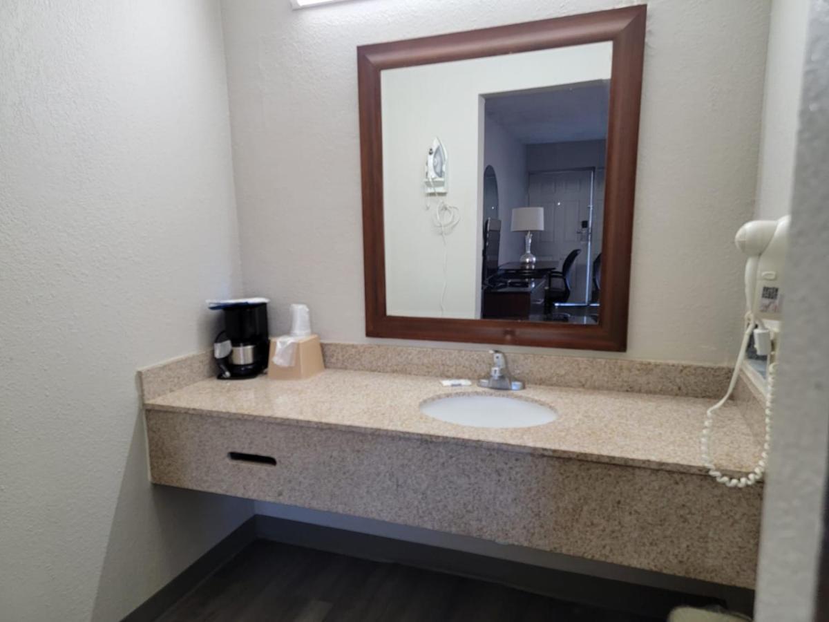 Days Inn By Wyndham Dothan Exterior photo