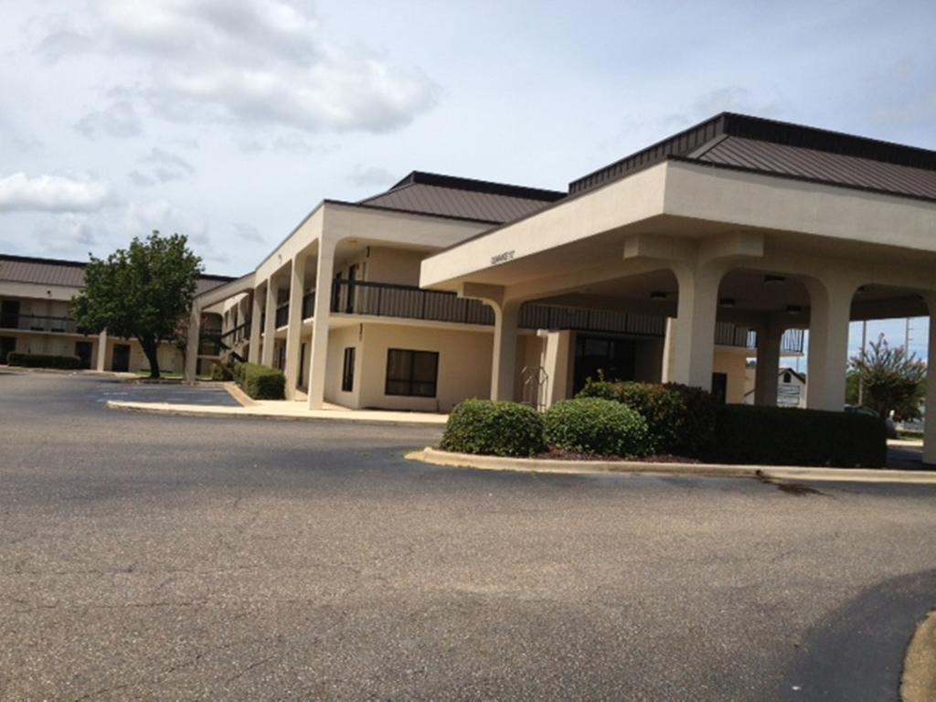 Days Inn By Wyndham Dothan Exterior photo