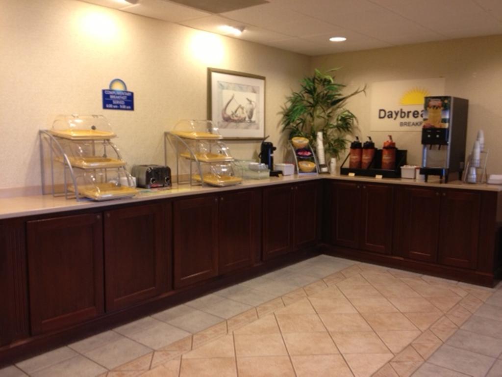 Days Inn By Wyndham Dothan Restaurant photo
