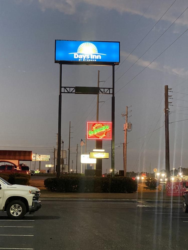 Days Inn By Wyndham Dothan Exterior photo