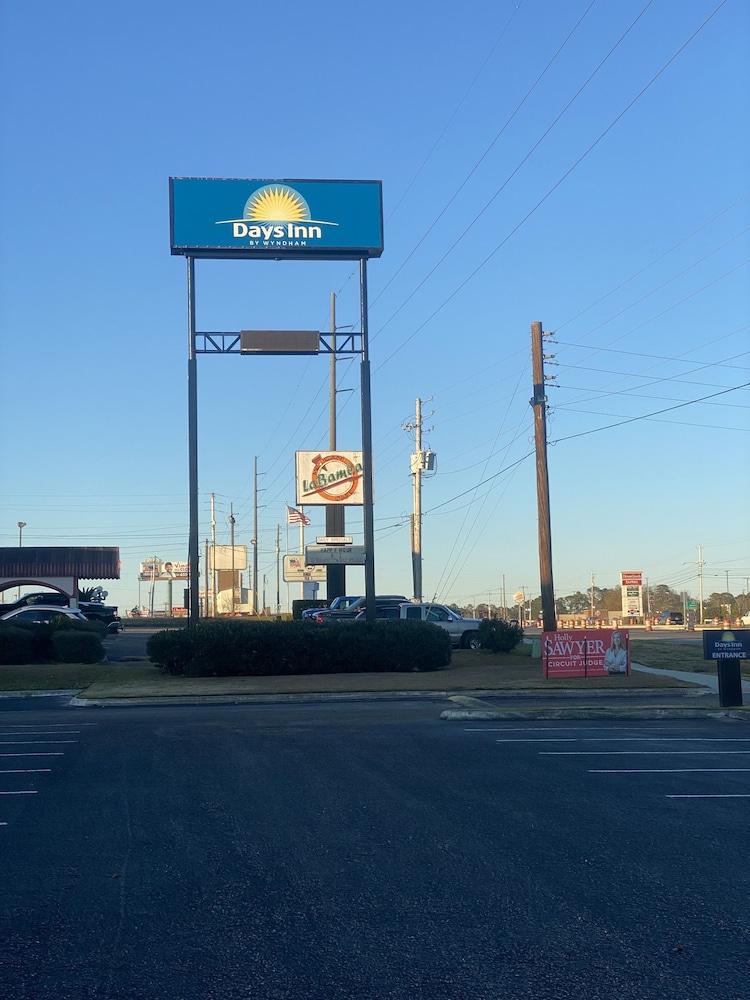 Days Inn By Wyndham Dothan Exterior photo