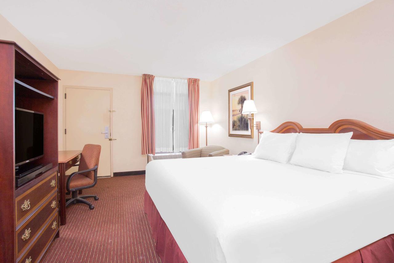 Days Inn By Wyndham Dothan Exterior photo