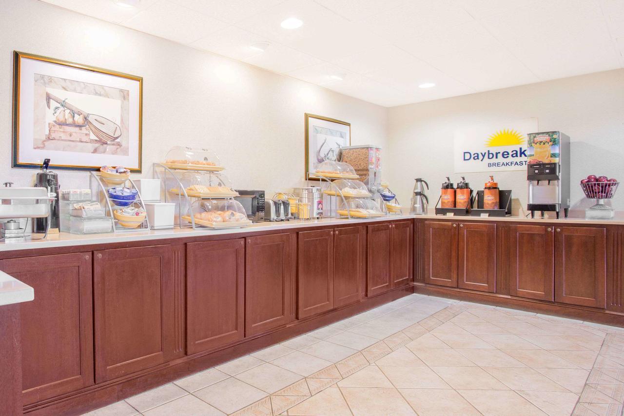 Days Inn By Wyndham Dothan Exterior photo